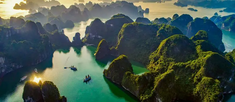 Croisiere en baie Halong pour vous impr&eacute;gner du calme et de la tranquillit&eacute;