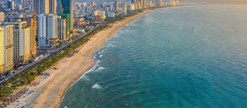 Da Nang - C&eacute;l&egrave;bre pour son m&eacute;lange de plages et de pagodes centenaires au centre du Vietnam