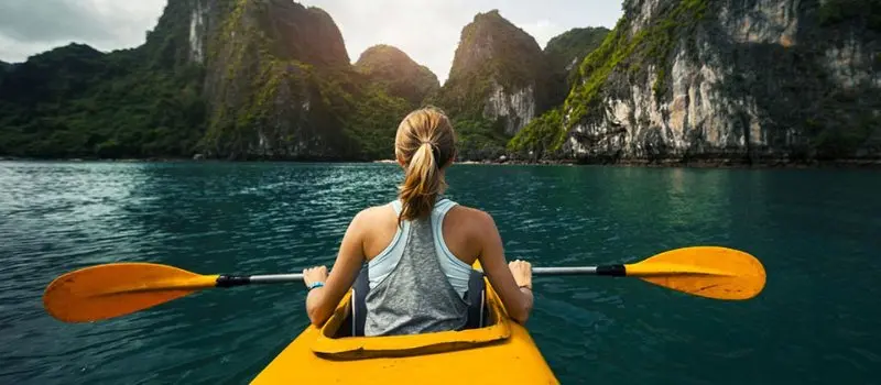 Kayak dans la baie d&rsquo;Halong
