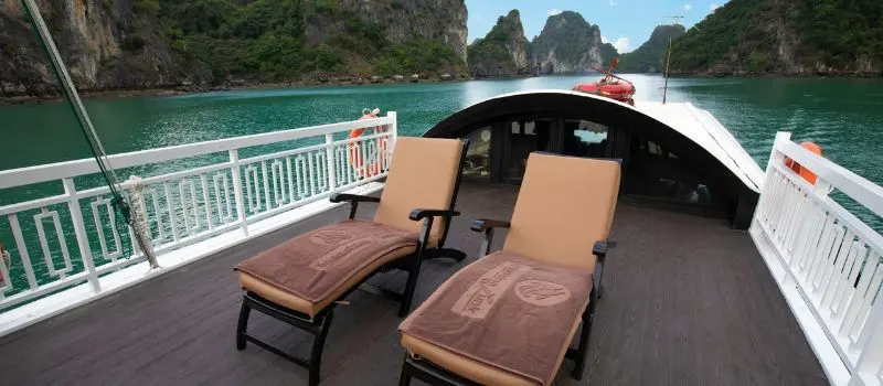 Croisiere en baie Halong pour profiter de moments de d&eacute;tente sur le pont