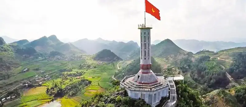 Tour du drapeau Lung Cu