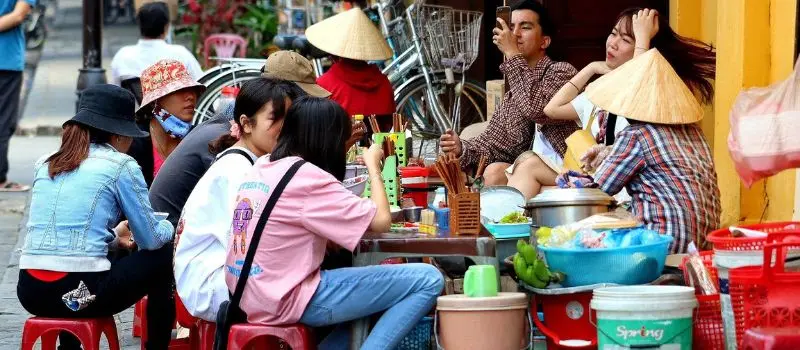 Voyage en famille au Vietnam avec enfant pour interagir avec les locaux