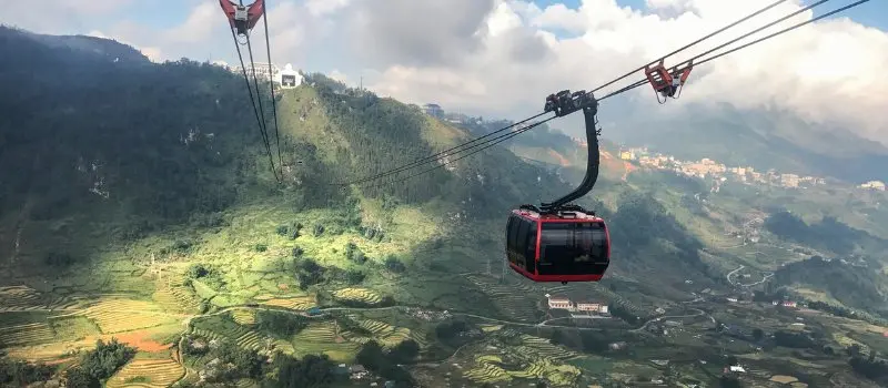 Prendre un t&eacute;l&eacute;ph&eacute;rique jusqu'au mont Fansipan