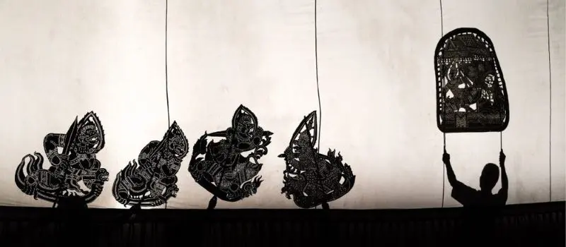 Voyage au Cambodge pour assister &agrave; un spectacle de marionnettes d'ombre