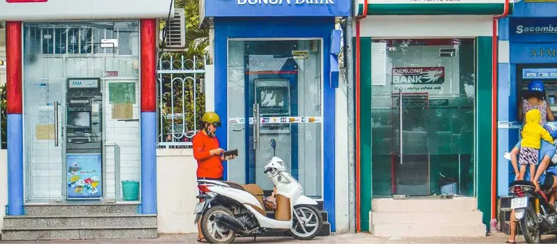 Prendre de l'argent au guichet automatique