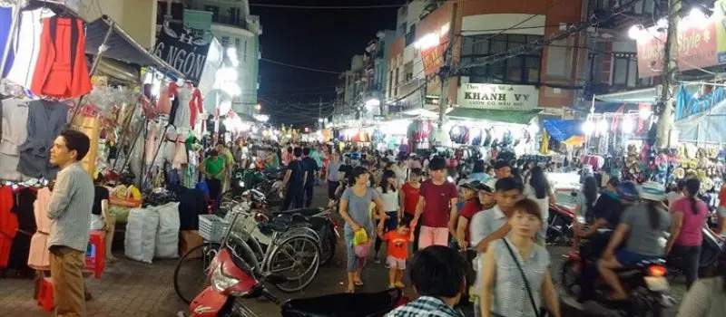March&eacute; nocturne de Hanh Thong Tay, voyage au Vietnam sur mesure