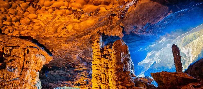 Croisiere en baie Halong pour d&eacute;couvrir la belle grotte de Trinh Nu