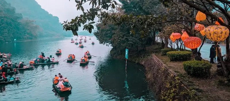 Admirer les magnifiques paysages de Trang An avec une excursion en bateau