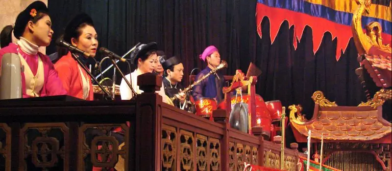 Voyage au Vietnam pour assister &agrave; un spectacle de marionnettes sur l'eau