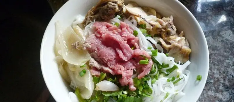 Partez en voyage au Vietnam pour go&ucirc;ter la c&eacute;l&egrave;bre soupe vietnamienne Phở