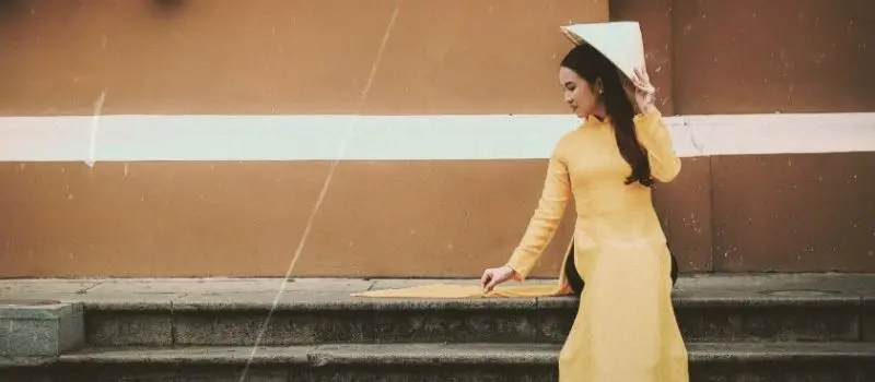 Partez en voyage au Vietnam pour essayer Ao Dai traditionnel vietnamien