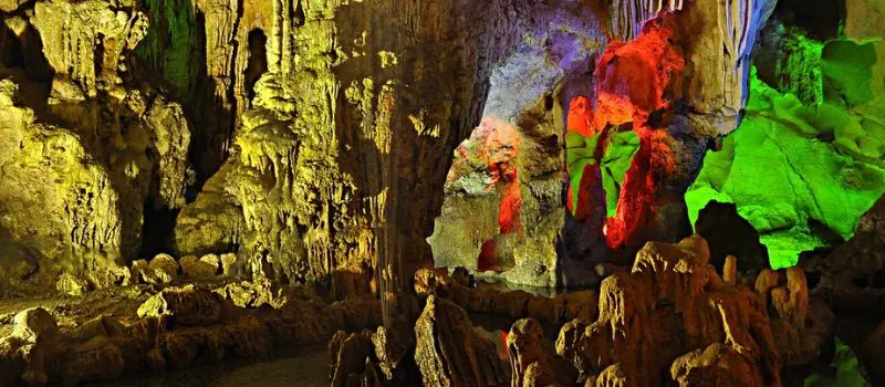 Croisiere en baie Halong pour d&eacute;couvrir la belle grotte de Dau Go