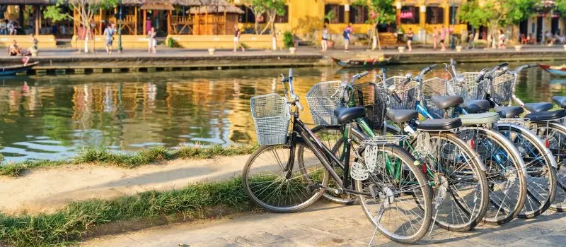 Faire du v&eacute;lo dans la campagne de Hoi An