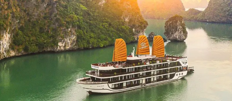 Croisi&egrave;re dans la baie Halong