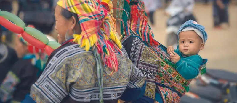 Rencontrer et discuter avec la population locale