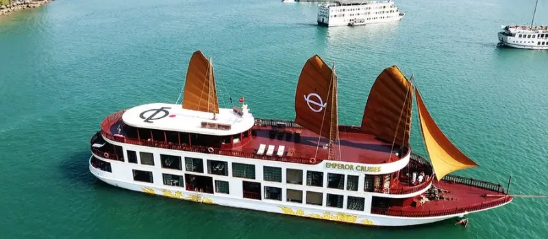 Croisi&egrave;re dans la baie de Bai Tu Long