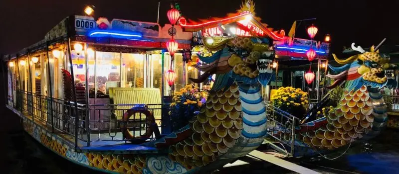 &Eacute;couter des chansons folkloriques sur la rivi&egrave;re des Parfums
