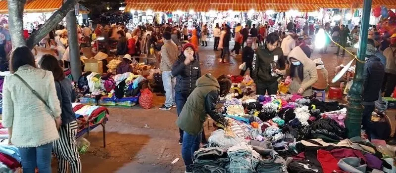 March&eacute; nocturne de Da Lat