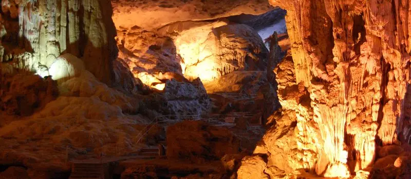 Croisiere en baie Halong pour d&eacute;couvrir la belle grotte de Sung Sot