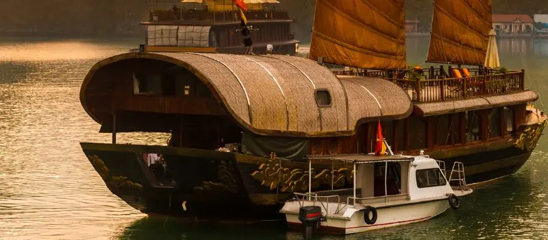 Croisi&egrave;re dans la baie d&rsquo;Halong