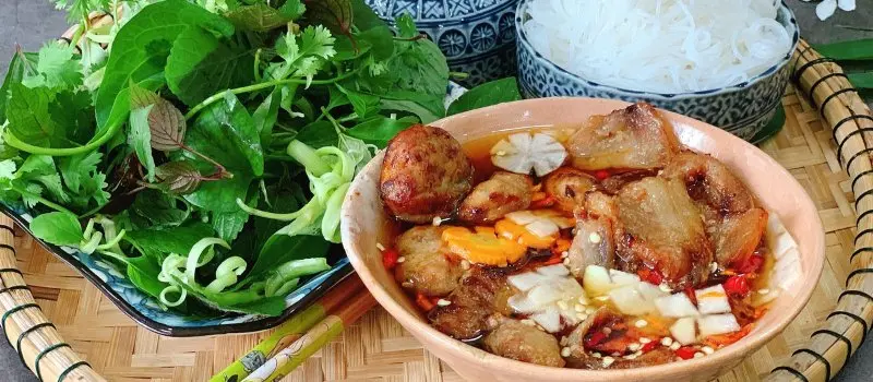 B&uacute;n chả, sp&eacute;cialit&eacute; de Hanoi