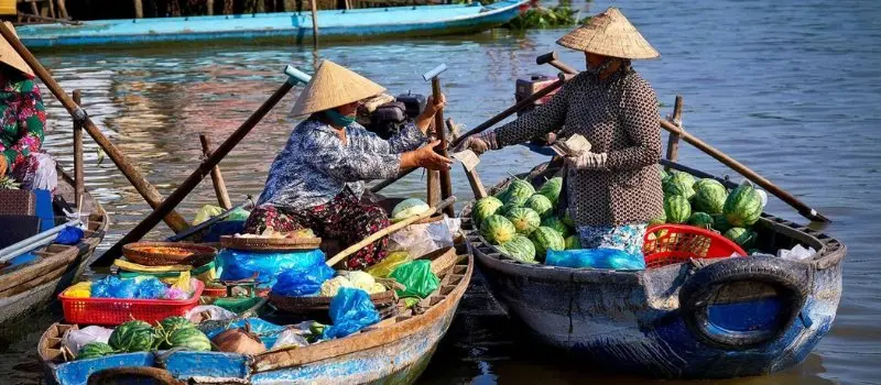 Visite des march&eacute;s flottants lors du voyage au Vietnam