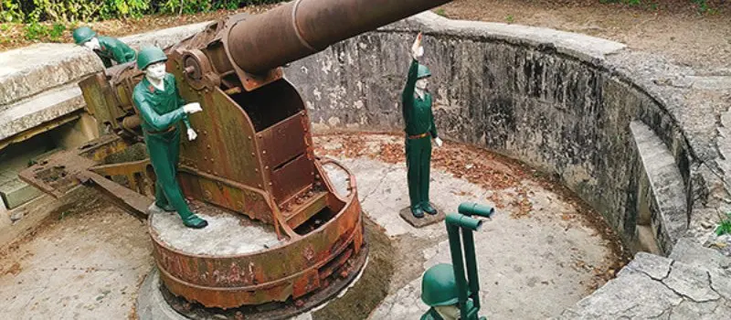 Fort &agrave; canon sur l'&icirc;le de Cat Ba