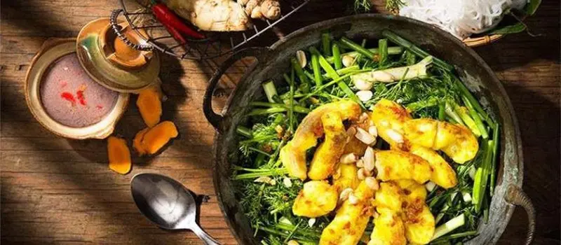 Cha ca Ha Noi (poisson au curcuma avec aneth)