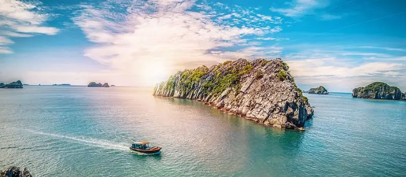 Croisiere en baie Halong pour admirer le lever et le coucher du soleil