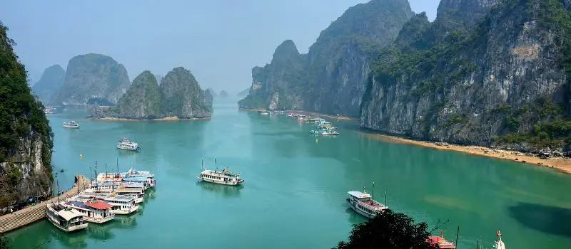 Croisiere en baie Halong pour passer une nuit sur la jonque moderne