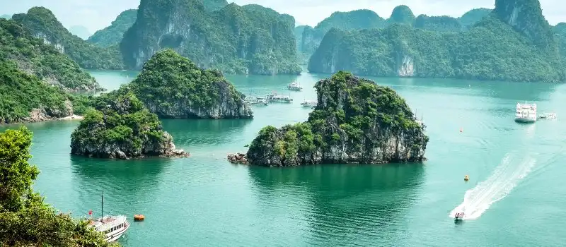Baie d'Halong : Un tr&eacute;sor naturel class&eacute; &agrave; l'UNESCO