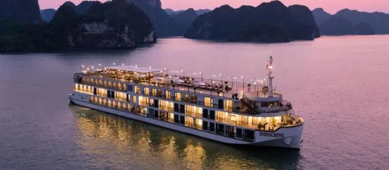 Croisi&egrave;re Indochine dans la baie Lan Ha