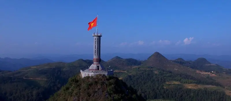 Visiter la tour du drapeau Lung Cu
