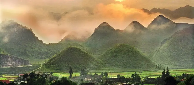 Visiter la porte du ciel Quan Ba avec un Guide francophone au Vietnam