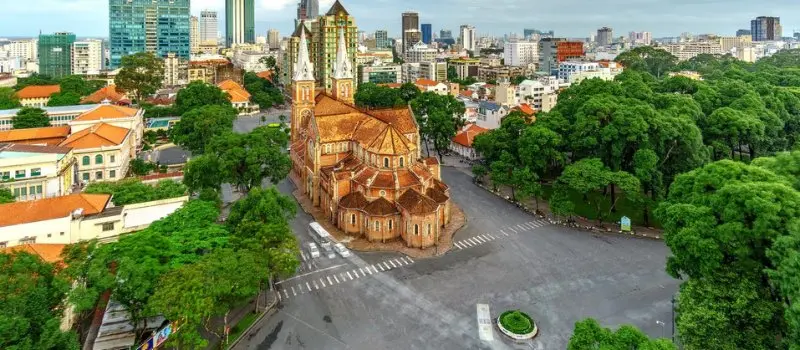 &Agrave; la d&eacute;couverte de Saigon en moto