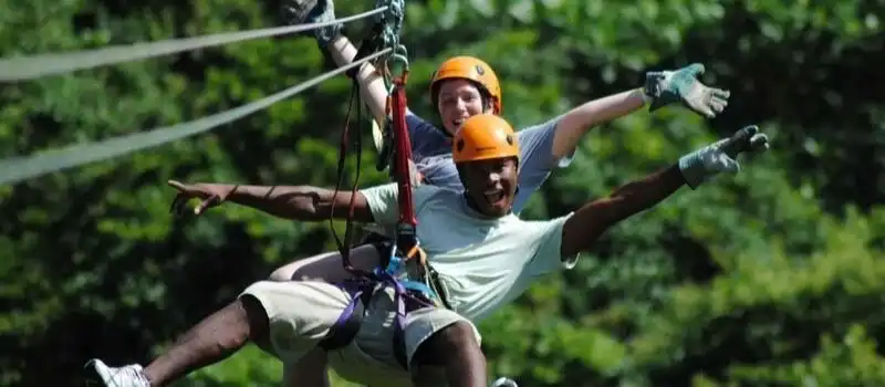 Jeu de tyrolienne &agrave; Hue
