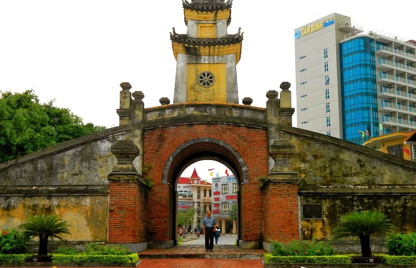 La porte de Quang Binh Quan