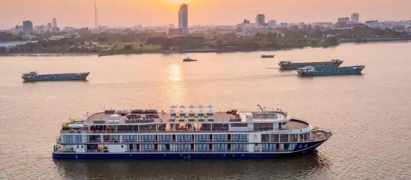 La terrasse ensoleill&eacute;e offrant une vue magnifique sur M&eacute;kong
