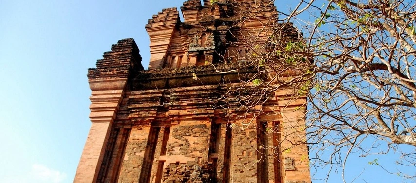 La tour Nhan (hirondelle)