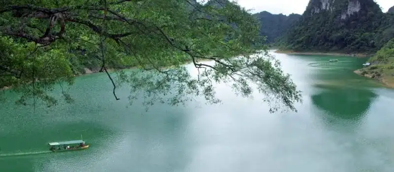 Lac de Thang Hen Cao Bang