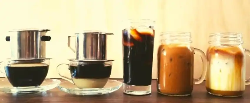 Le café au lait, le café noir et le café à l’œuf Le café au lait, le café noir et le café à l’œuf