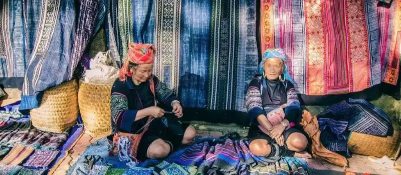 Le c&eacute;l&egrave;bre march&eacute; color&eacute; de Bac Ha