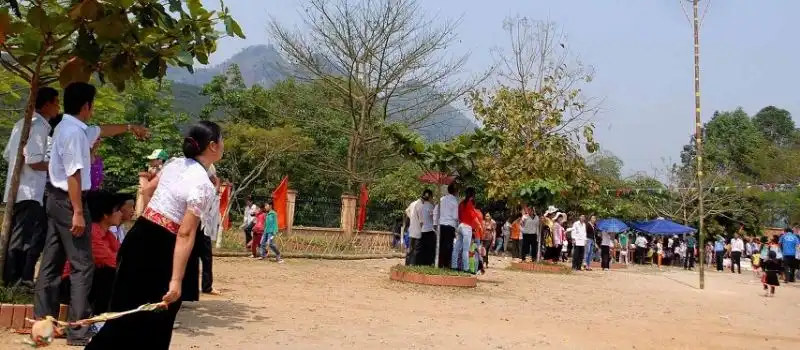 Le jeu du lancer des balles d&rsquo;&eacute;toffe