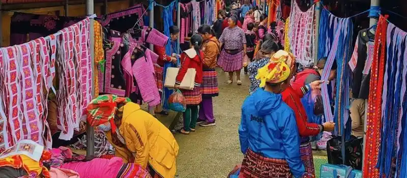 Le march&eacute; dominical Pa Co