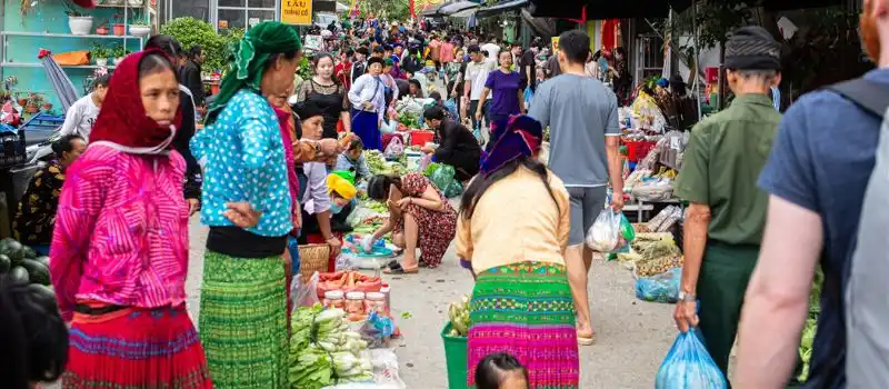 Le march&eacute; ethnique de Dong Van
