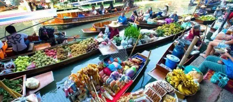 Le march&eacute; flotant au delta du mekong