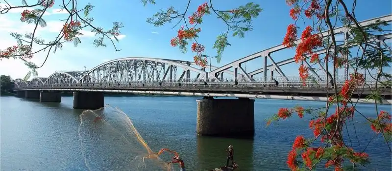 Le pont de Trang Tien