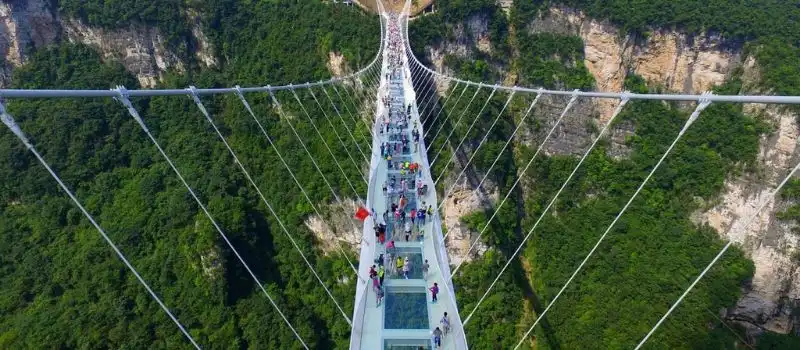 Le pont de verre de Rong May