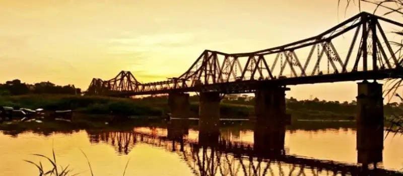 Le pont Long Bien de Hanoi