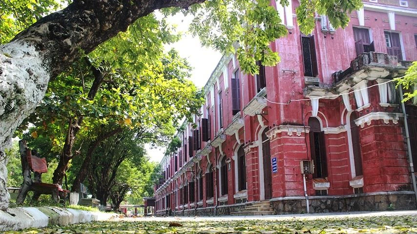 Ecole nationale de Hu&ecirc;